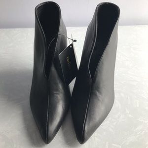 COPY - NWT Heeled bootie size 6